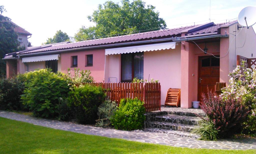 Bungalovy Natura Travnica Ruang foto
