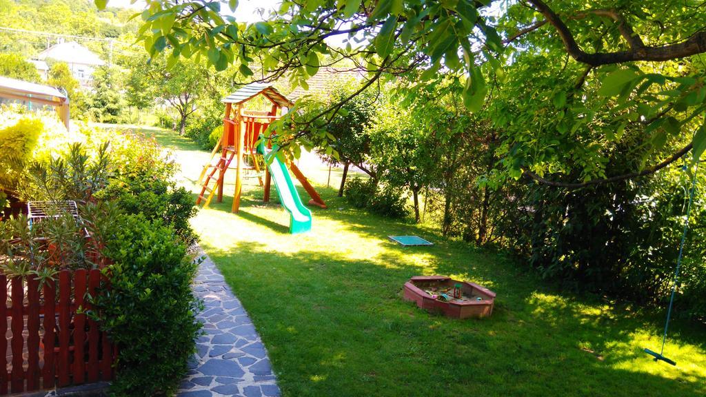Bungalovy Natura Travnica Bagian luar foto